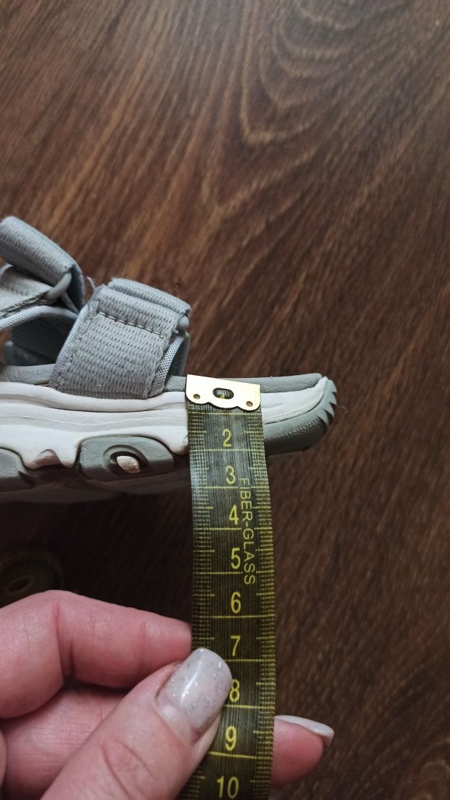 Жіночі сандалії skechers/ оригінальні сандалії сірого кольору