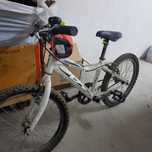 Bicicleta como nova para desocupar