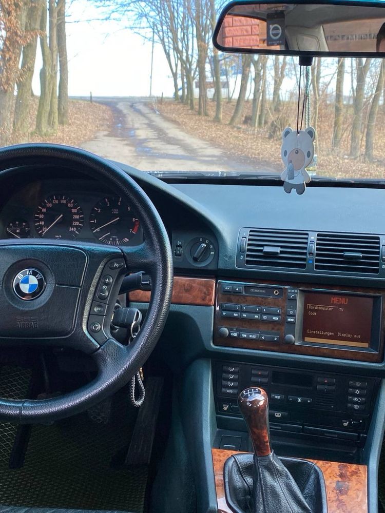 Продам BMW E39 523i
