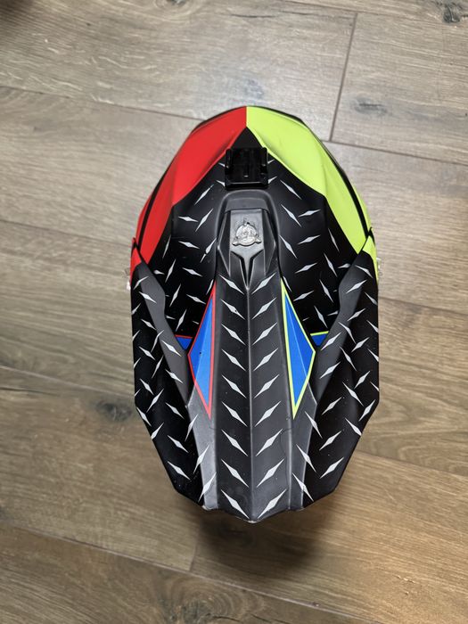 Шолом Airoh в нормальному стані