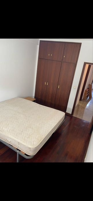 Apartamento T2 com lareira, marquise e vista desafogada