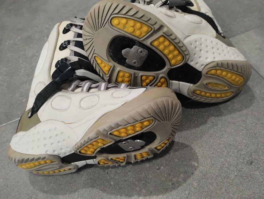 Deska snowboardowa z butami