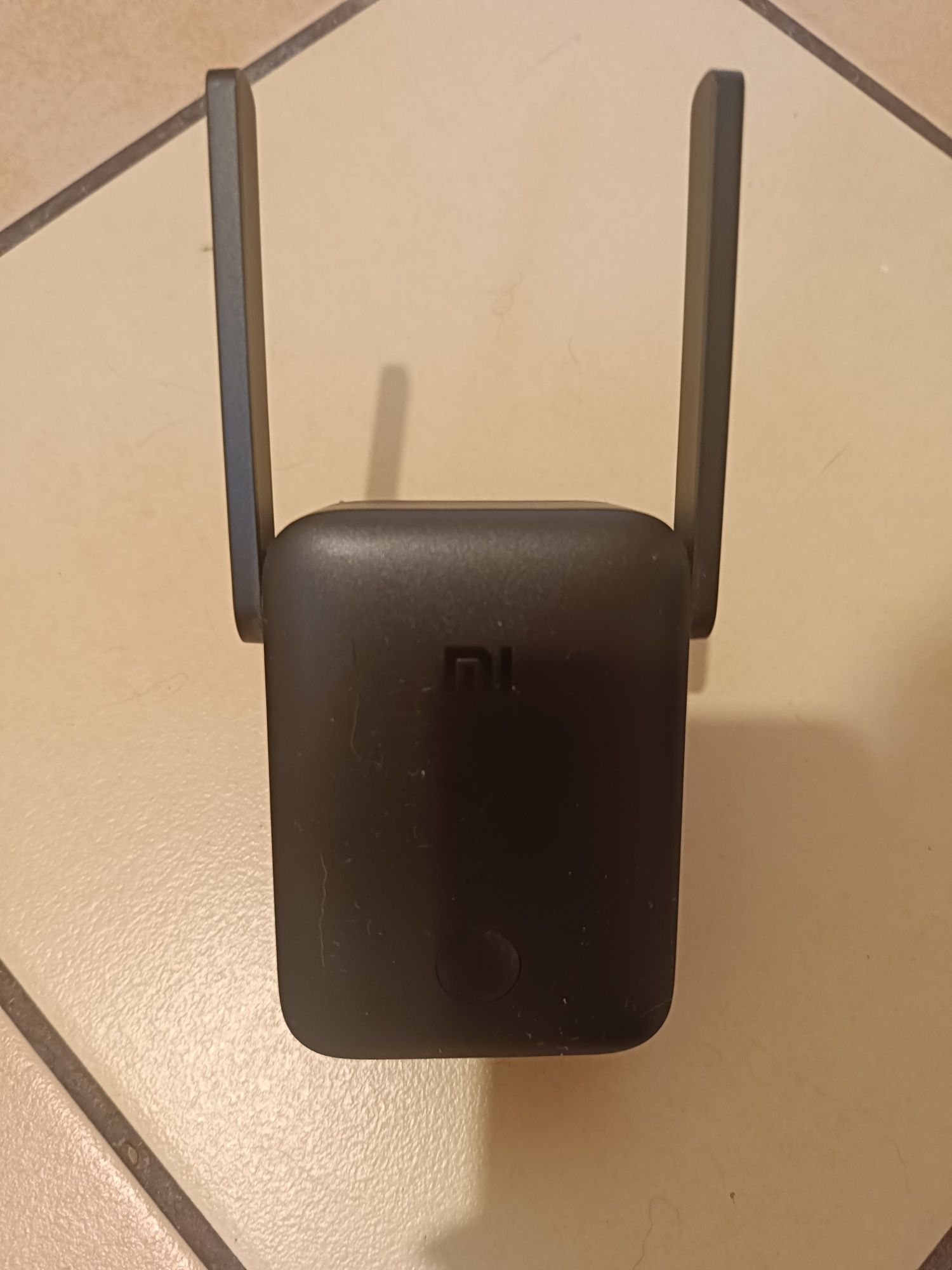 wzmacniacz sygnału Wi-Fi Xiaomi Mi WiFi Range Extender AC1200.