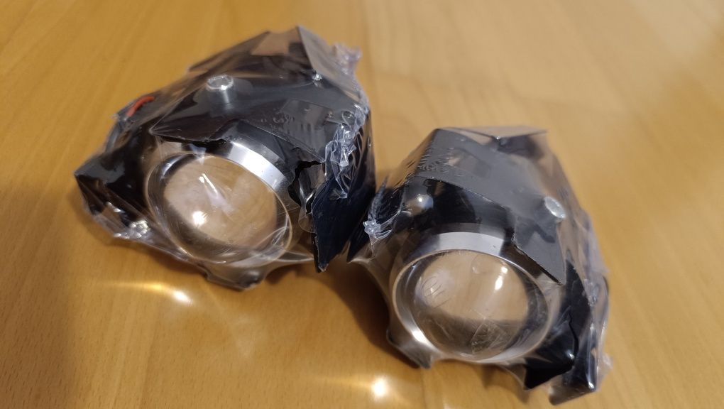 Faróis LED para moto