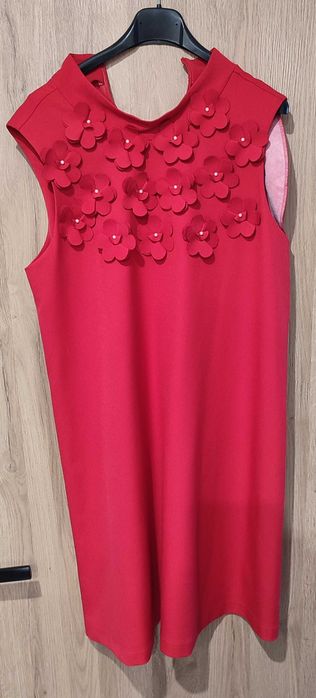 Sukienka trapezowa z kwiatami 3D czerwona