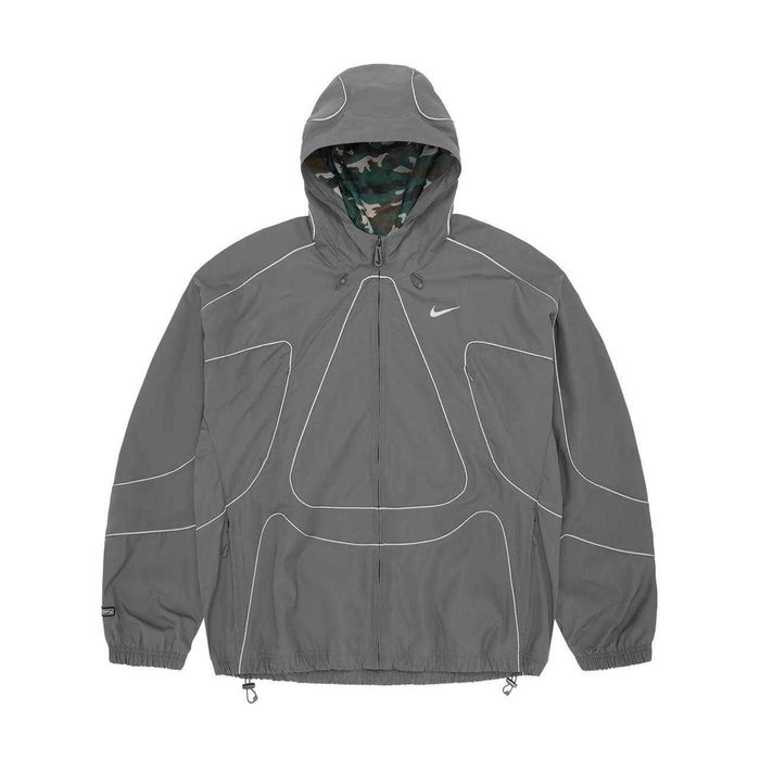 Jaqueta masculina Nike e Corteiz cinza e prata