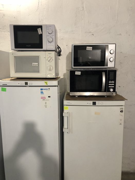 Мікрохвильова  піч в склад-магазині в м. Суми