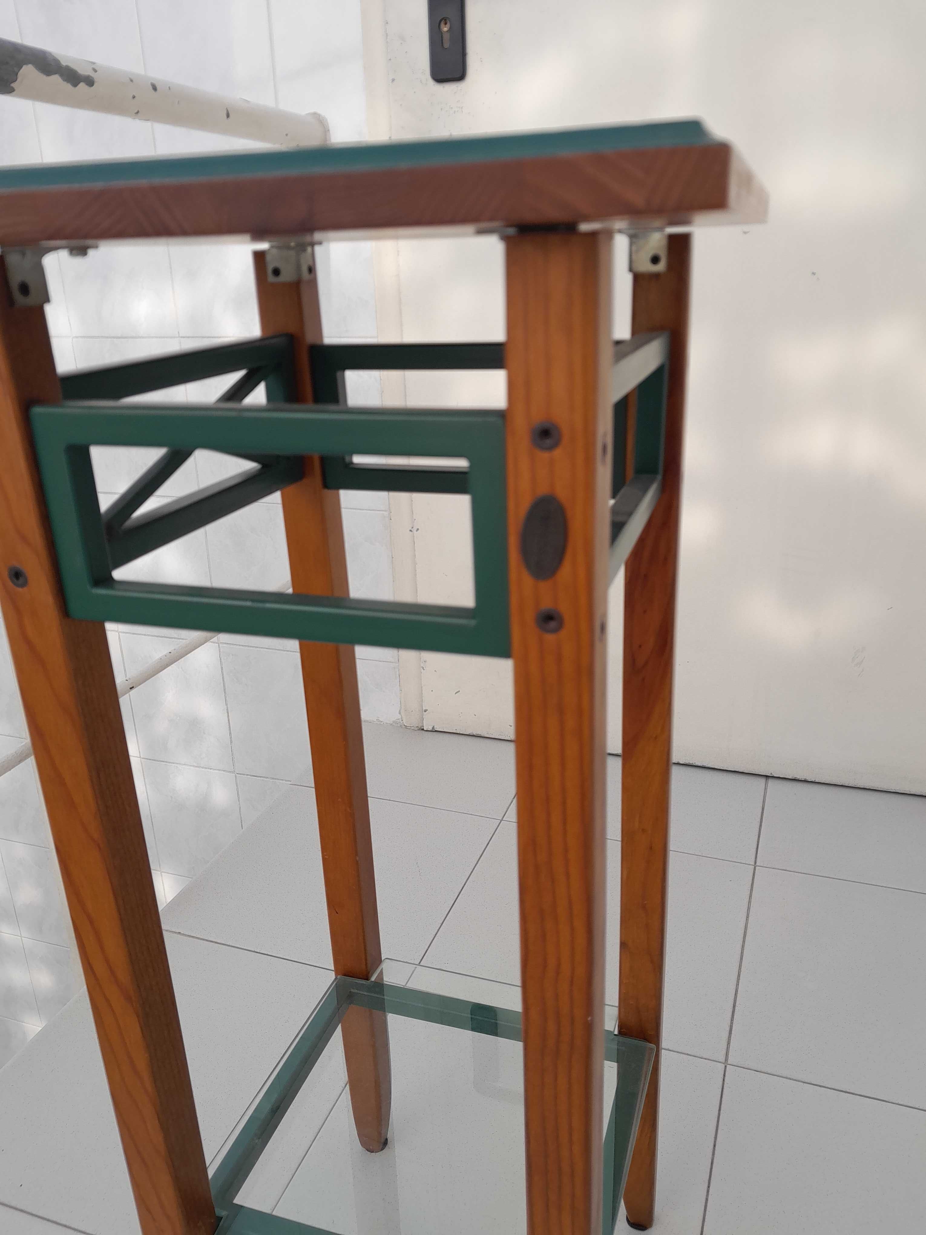 Mesa de apoio quadrada
