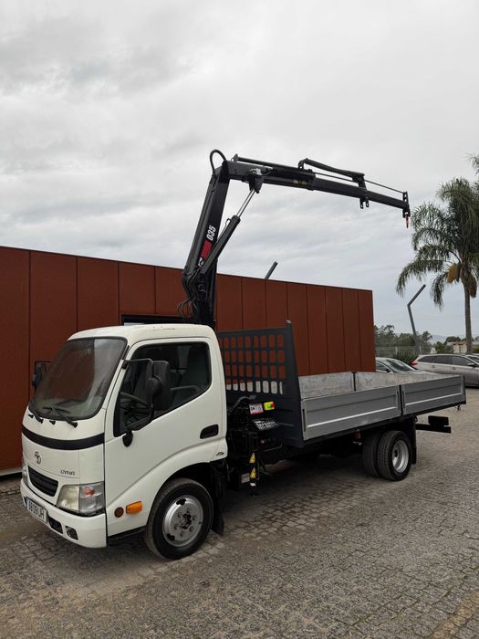 Carrinha Toyota dyna com grua HIAB