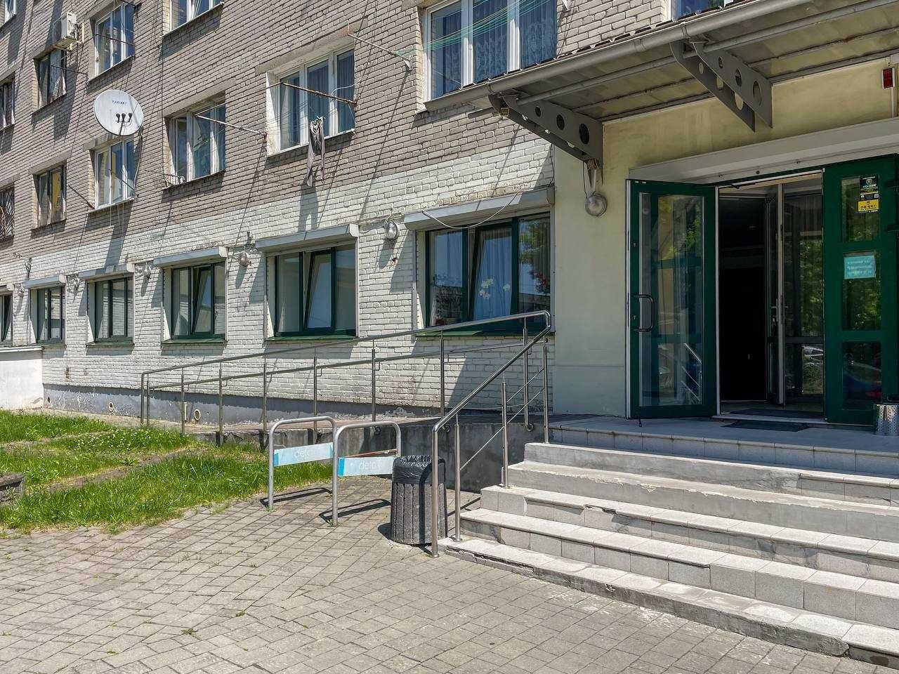 Терміновий продаж приміщення з орендарями на вул. Володимира Великого
