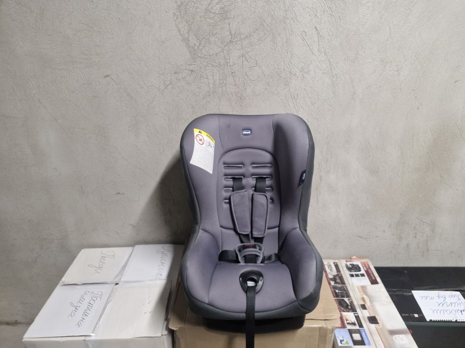 Автокрісло Чіко Chicco Cosmos від 0-13кг, 9-18кг в гарному стані