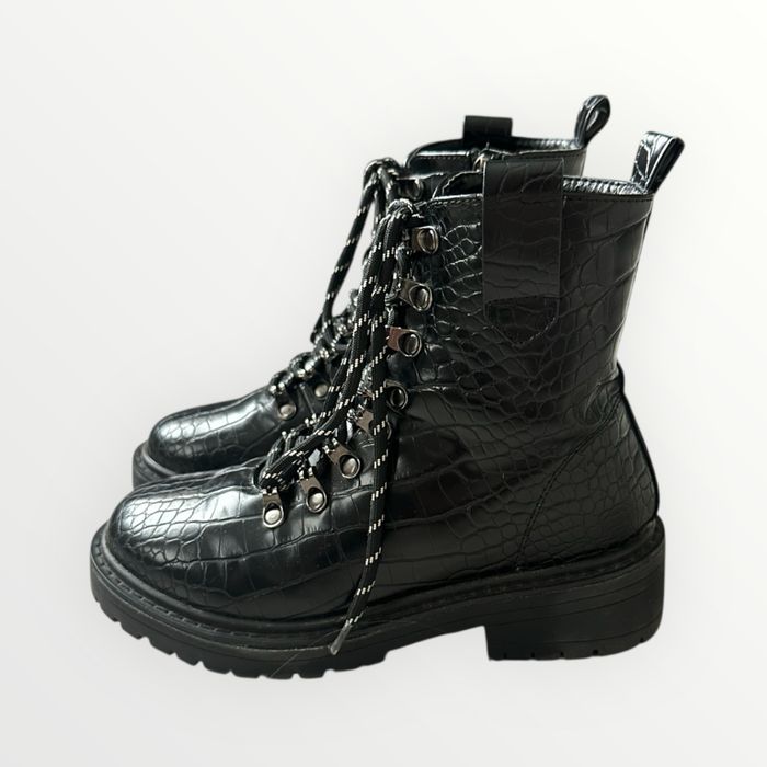 Стильні жіночі черевики під крокодилячу шкіру PLT