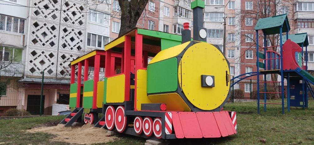 Дитячий майданчик локомотив