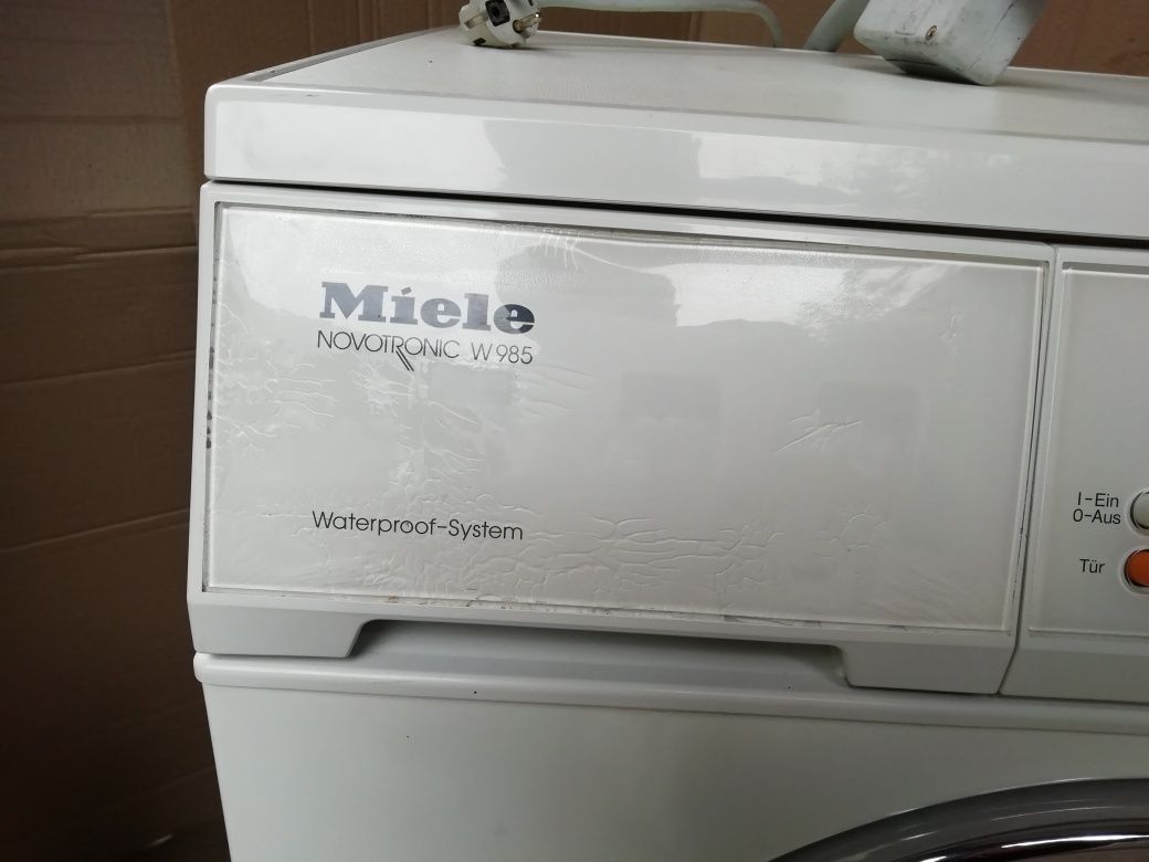 По запчастинах пральна машина Miele W985.