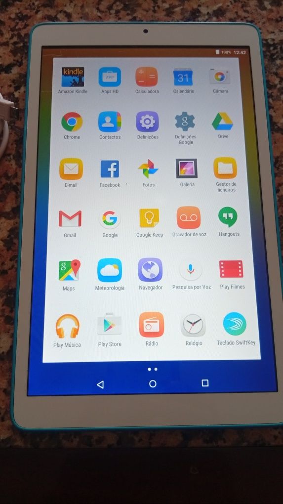 Tablet alcatel de 10 polegadas já com alguns anos mas a funcionar