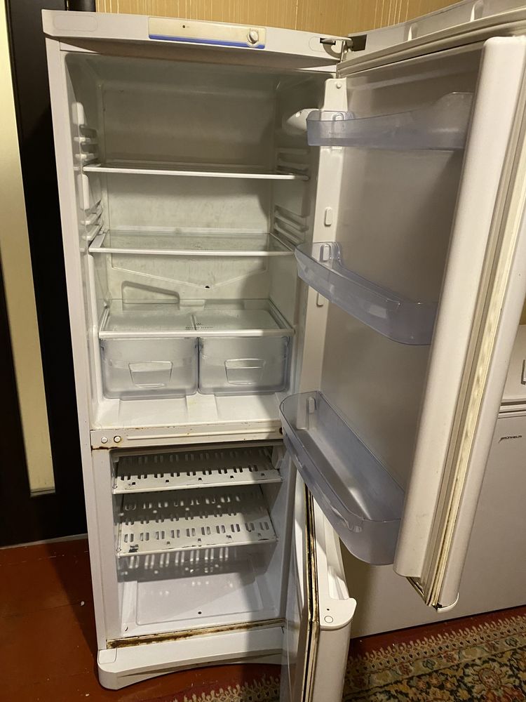Холодитьник Indesit