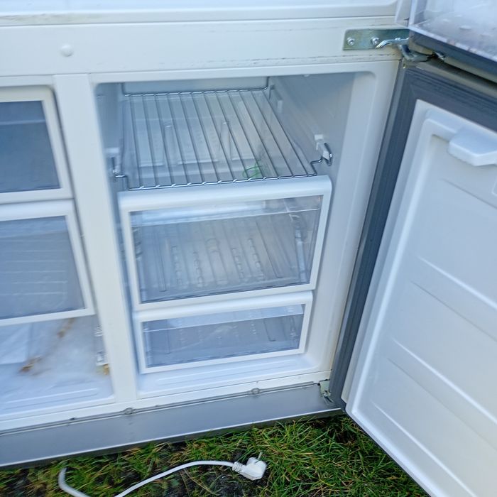 Lodòwka dwudrzwiowa side by side Beko G92610NE 4 drzwi