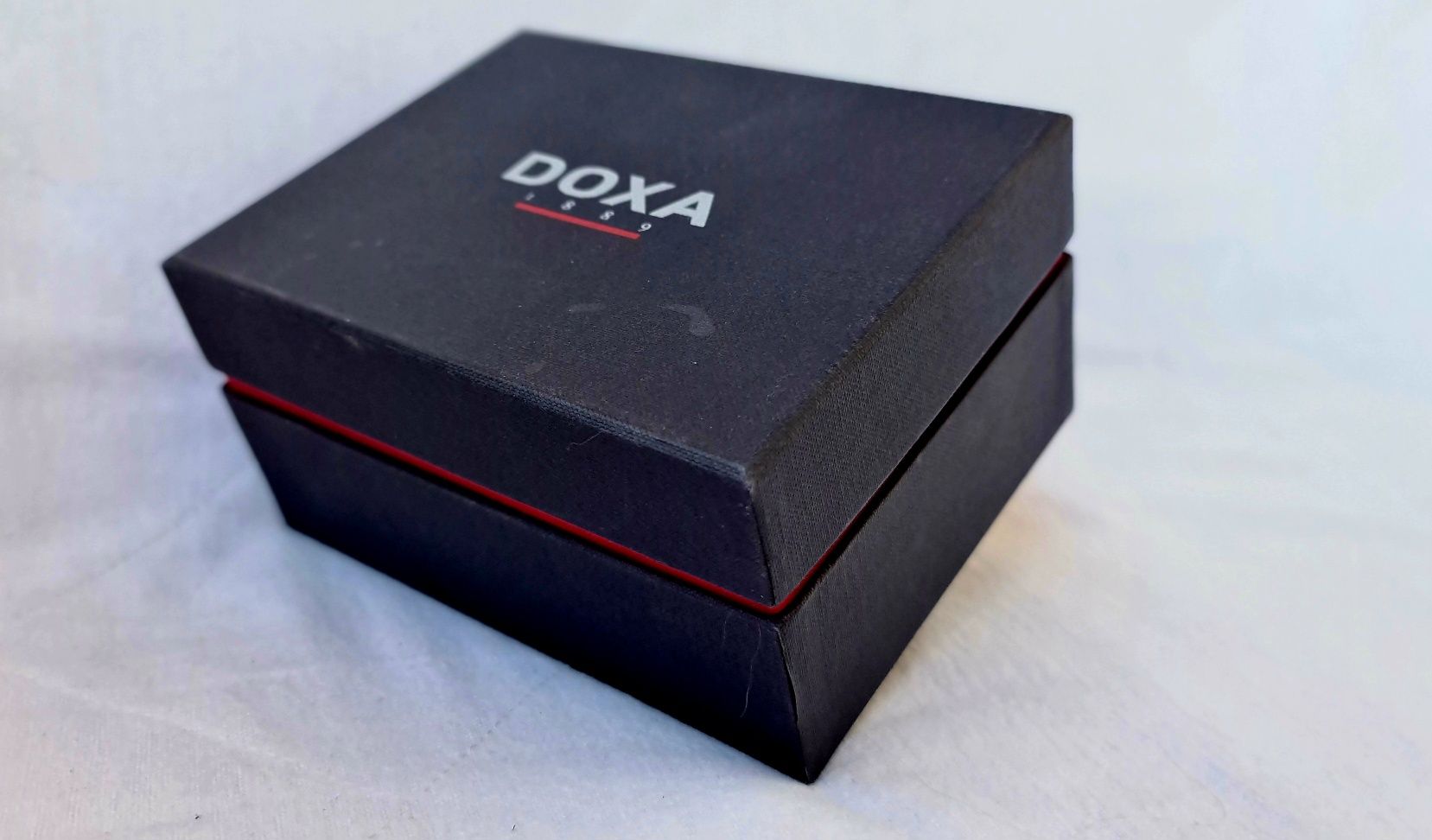 Zegarek Doxa 277.10.103.10 WR100 szafir