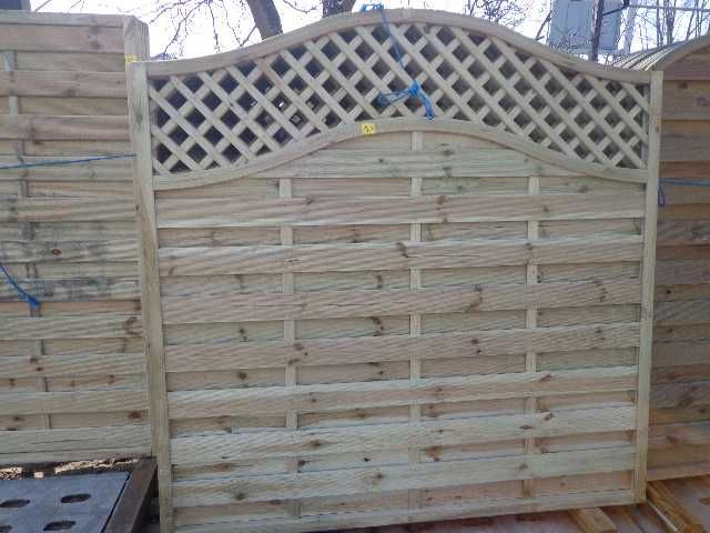 Płot - pergola z łukami i kratka