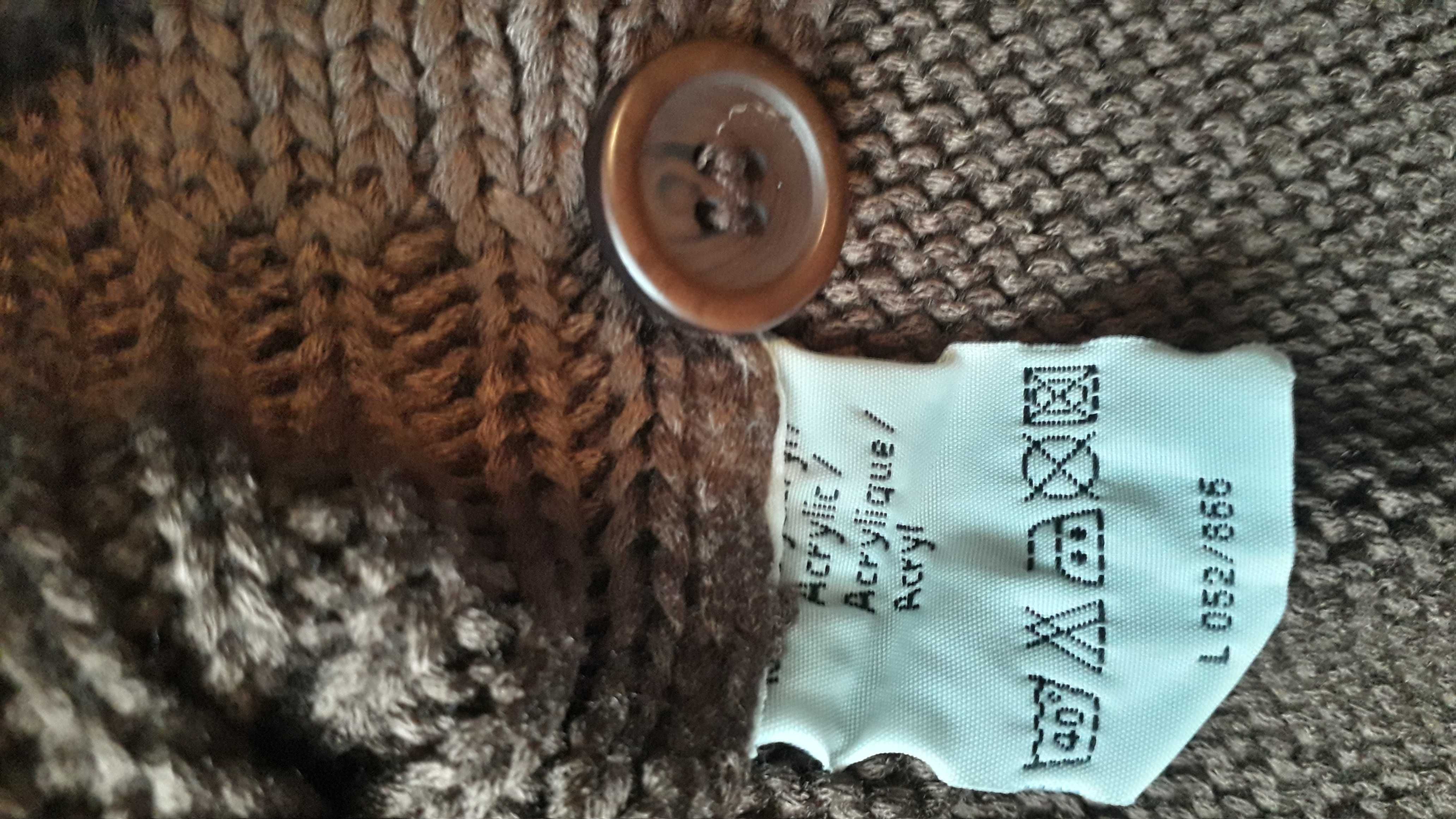 Brązowy sweter rozpinany  kardigan podkreślający talię