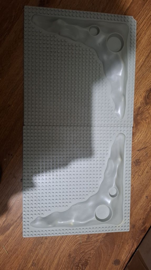 Płyty lego 3D widoczne na zdjęciach