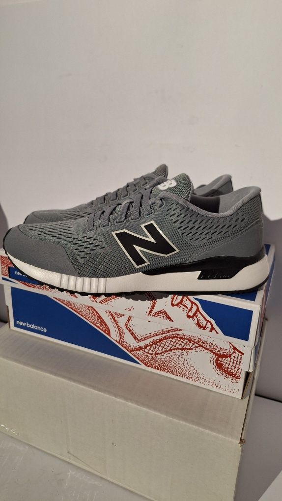 Buty sportowe New Balance rozmiar 40 / Oryginalne pudełko  /