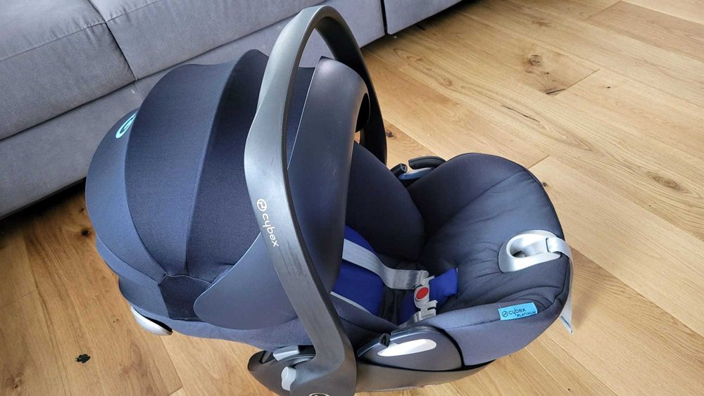 Fotelik Cybex Cloud Q z bazą + 2 adaptery do wózka