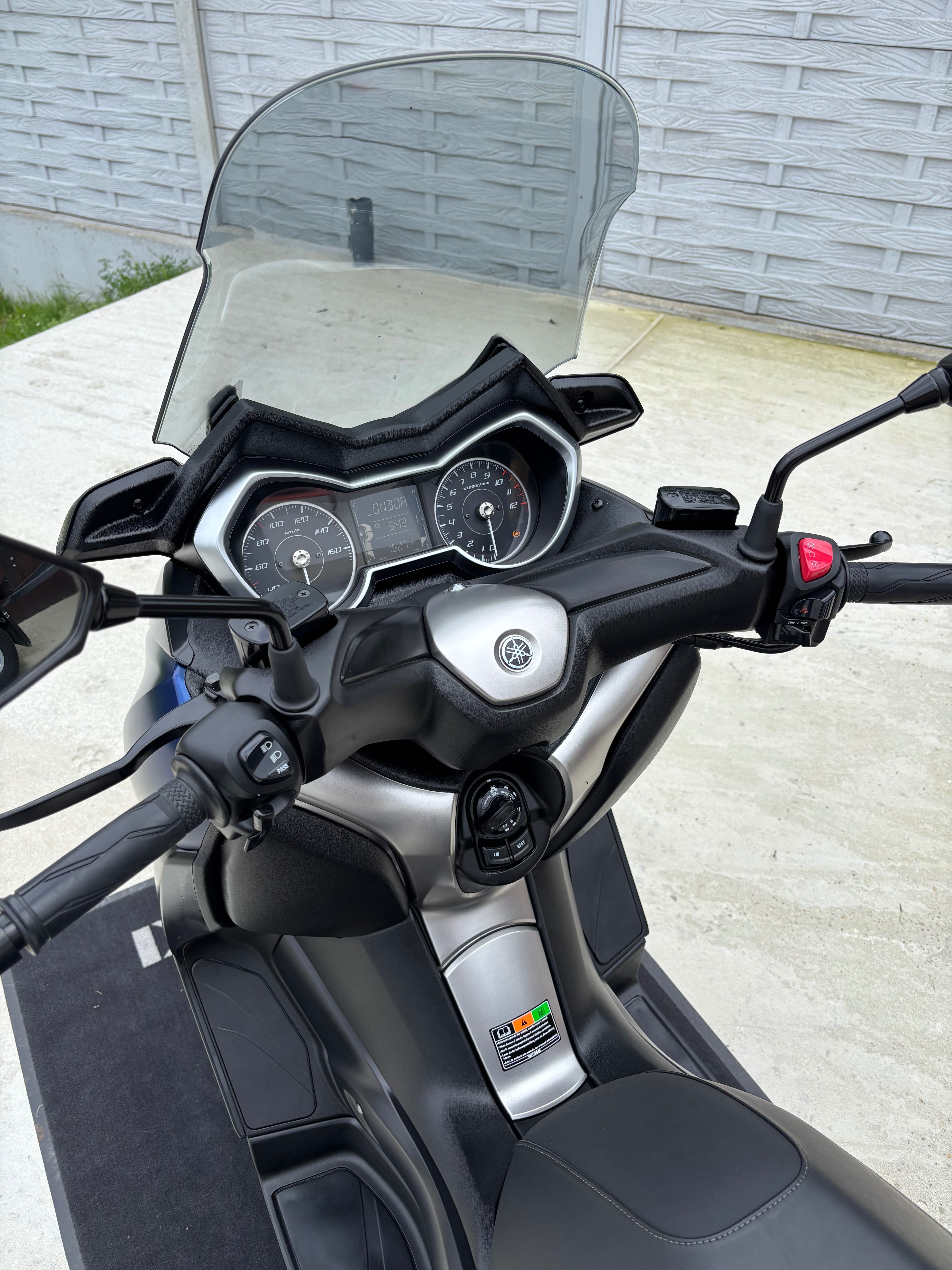 Yamaha X-MAX 125