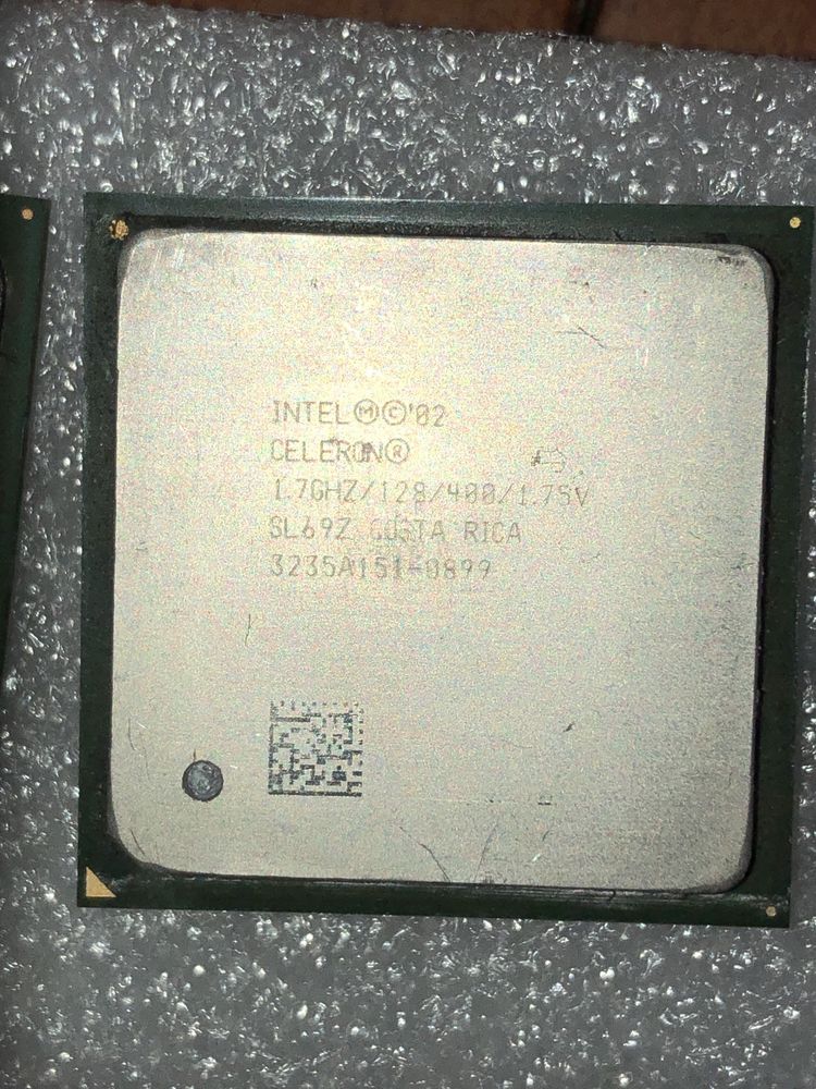 3 procesory Intel Celeron retro