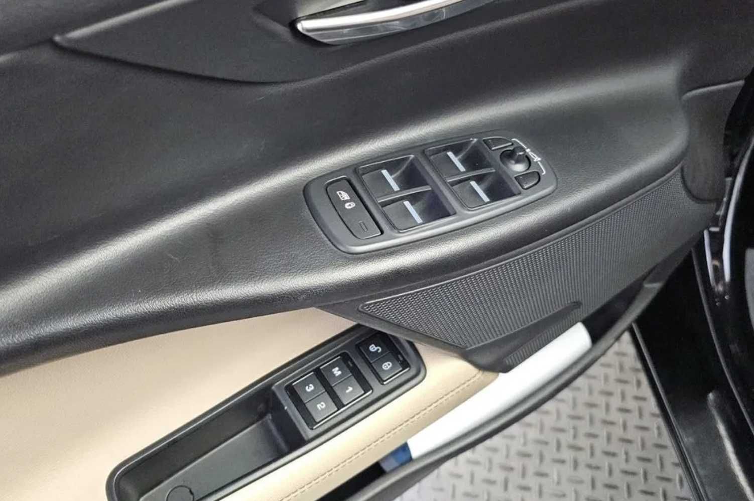 Jaguar XE 2.0d  Ягуар ХЕ 2,0д