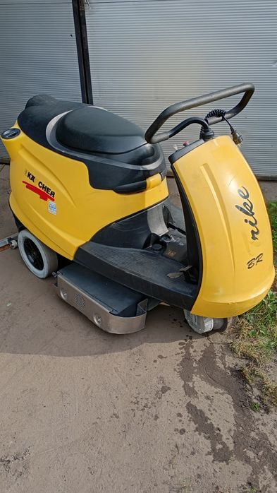 Zamiatarka szorowarka Karcher bd trike z siedzeniem