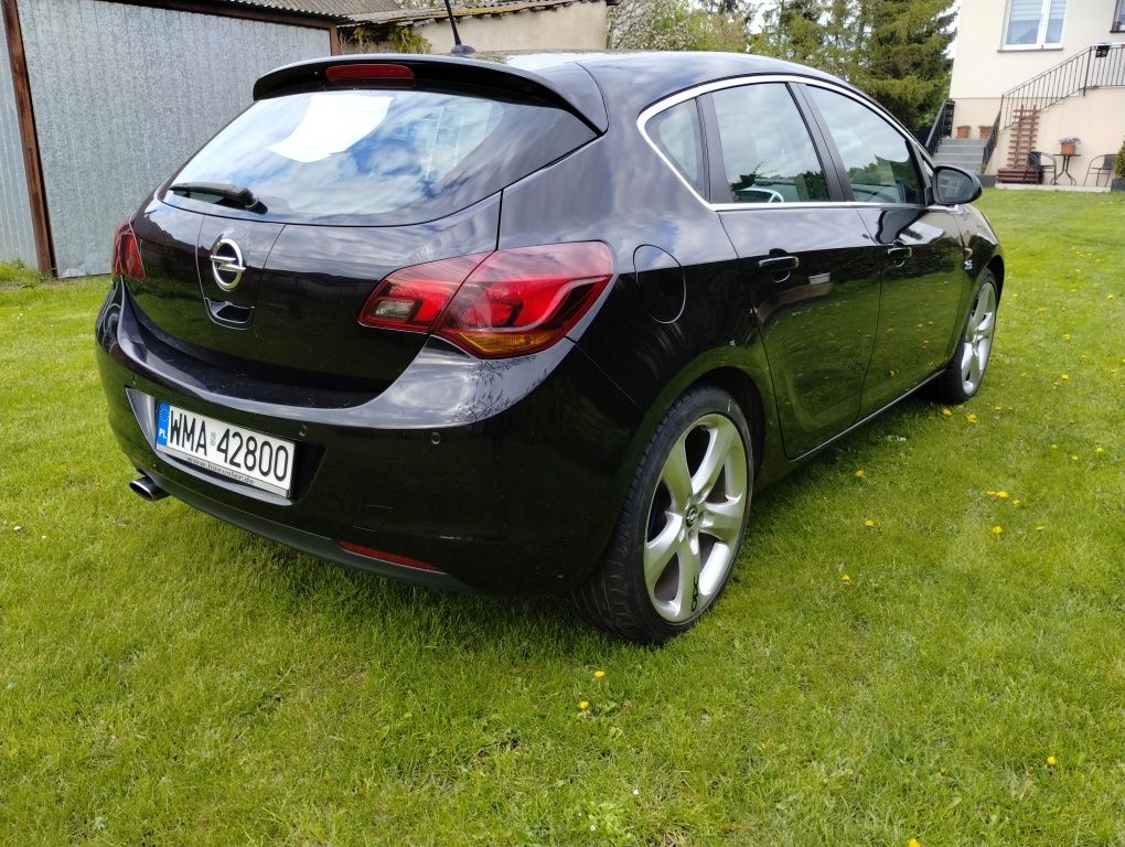 Opel Astra J 1.6 TURBO 180KM !!! ZADBANA