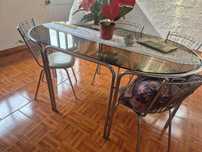 Mesa de vidro com 4 cadeiras