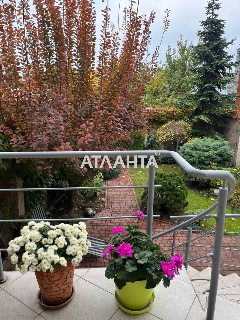Дом с ремонтом и цокольным уровнем в Аркадии