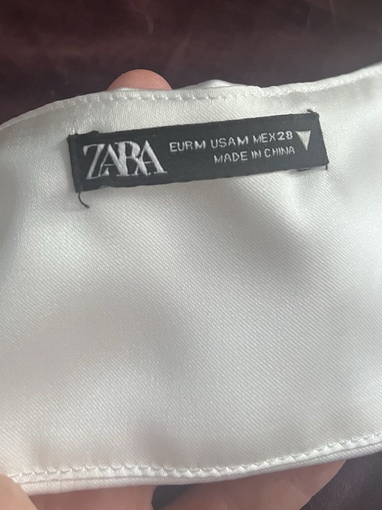 Топ Zara з трояндами