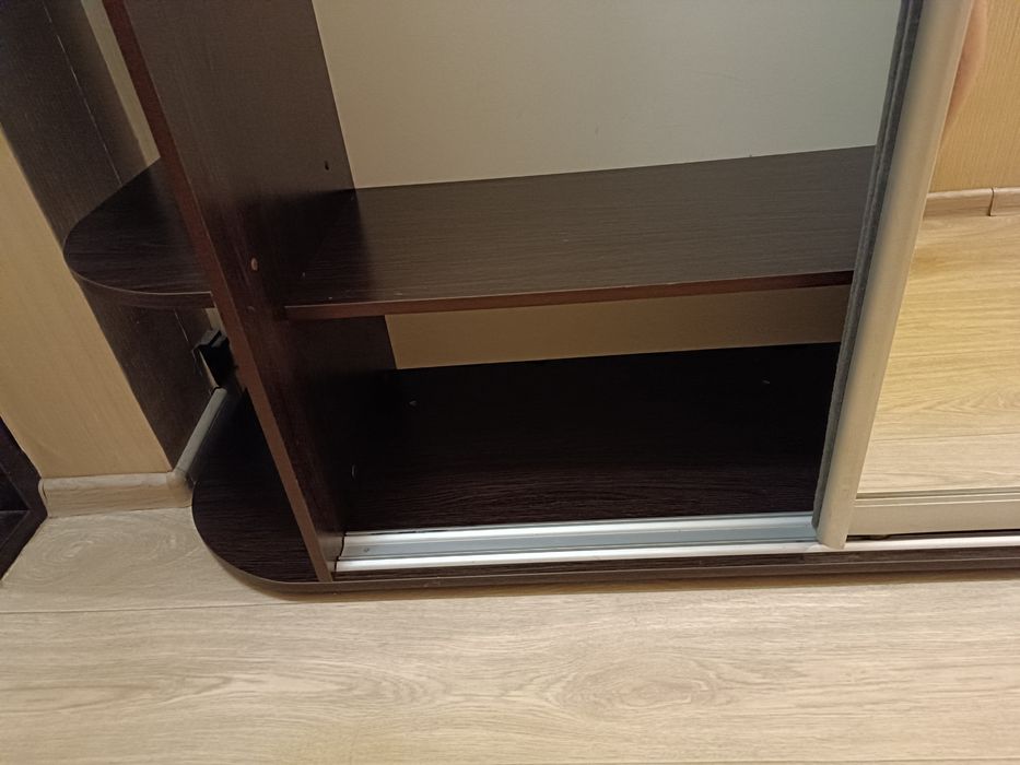 Шафа-купе для одягу кольору венге