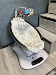 Заколисуючий центр 4 moms