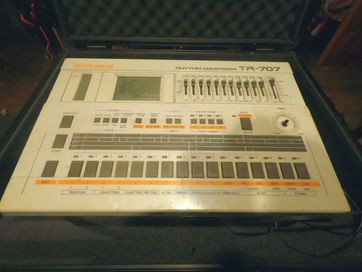 Roland TR 707 automat perkusyjny