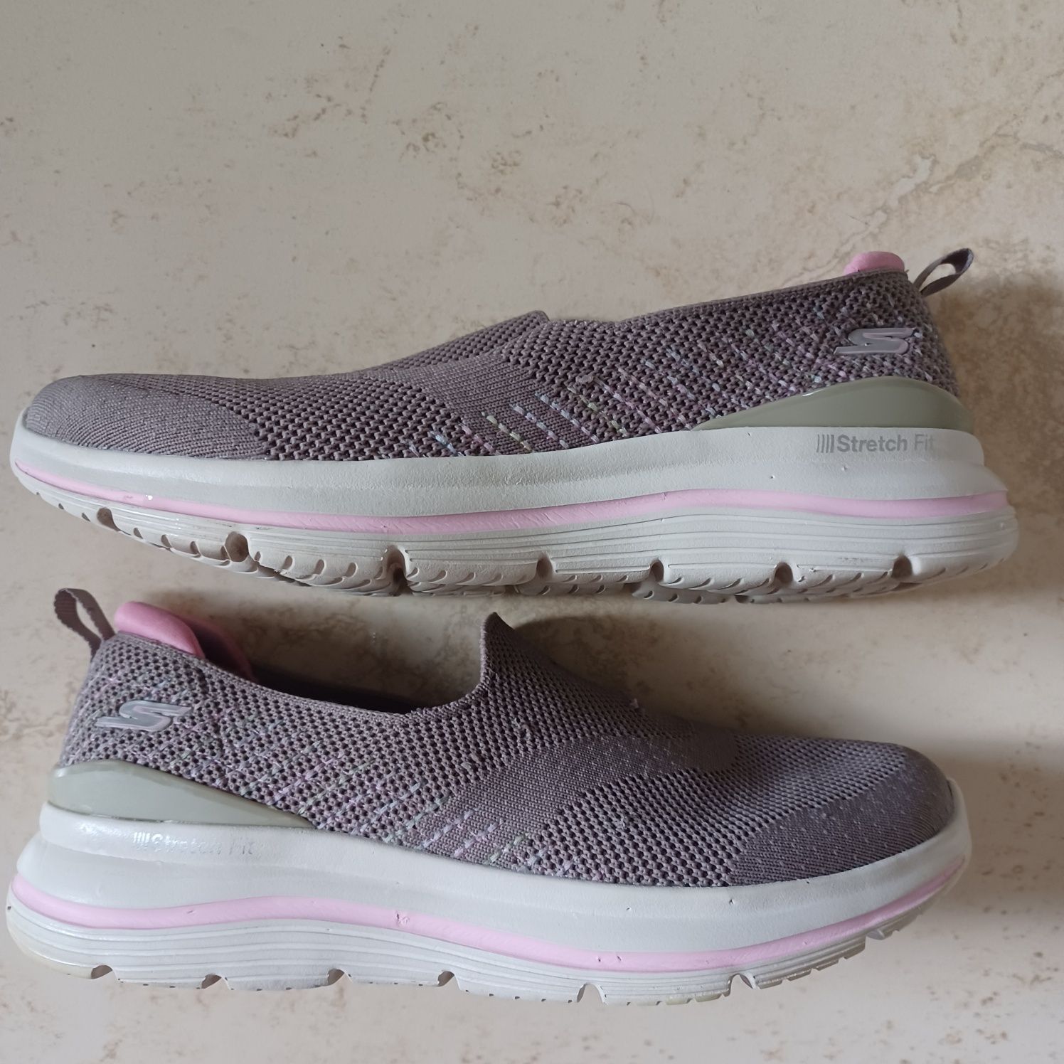 Skechers memory foam goga mat Stretch fit 37/24 cm/ salon 329 zł