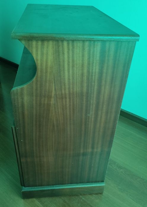 Móvel Antigo para TV em Madeira Macisa.