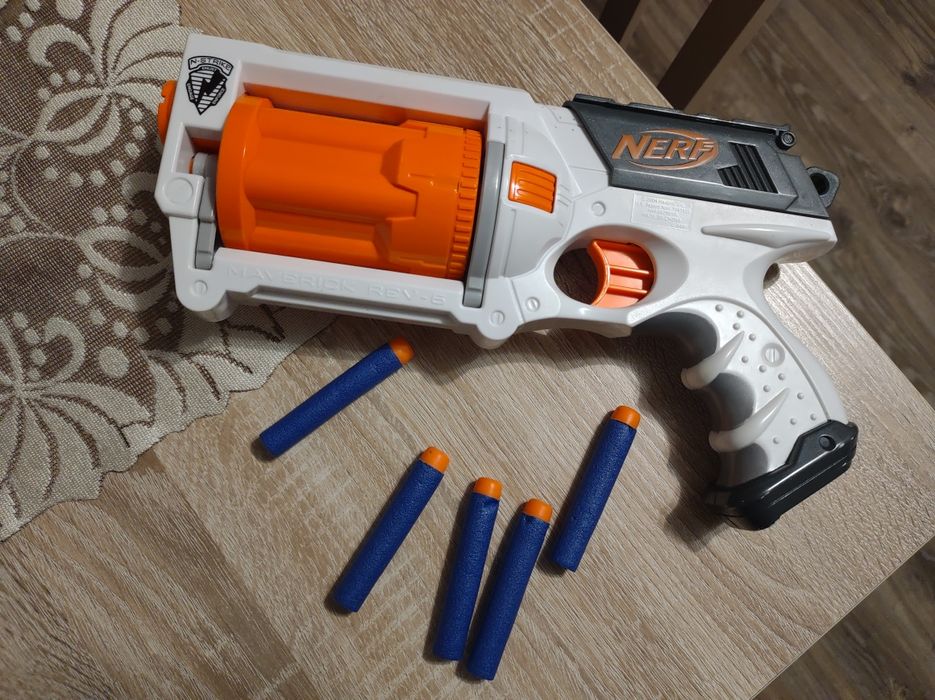 Nerf plus 5 strzałek