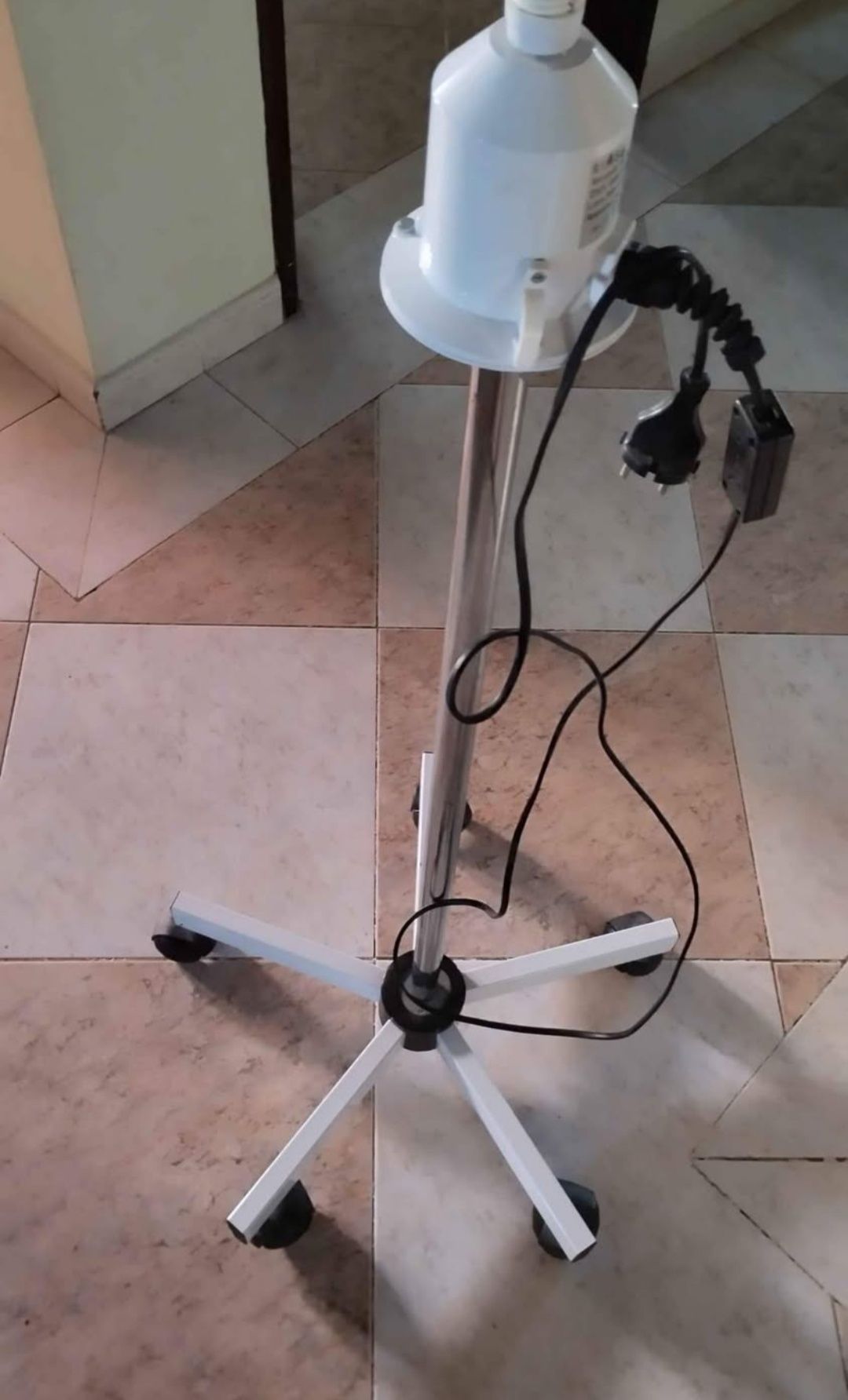 Candeeiro de pé, luz flexível