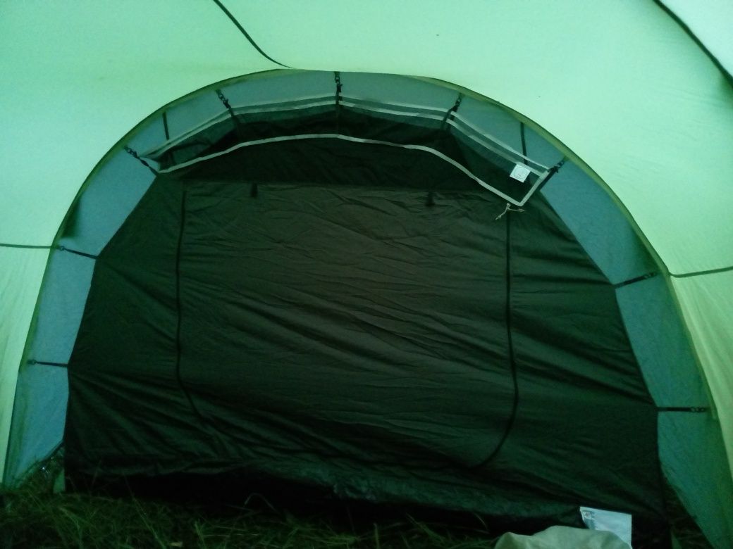 Трёх комнатная палатка Quechua t6.3