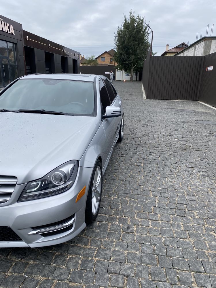 Продам или обменяю шикарный Mercedes Benz c300 4matic AMG