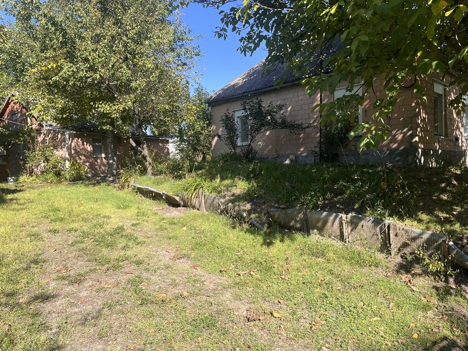 Будинок  з ділянкою