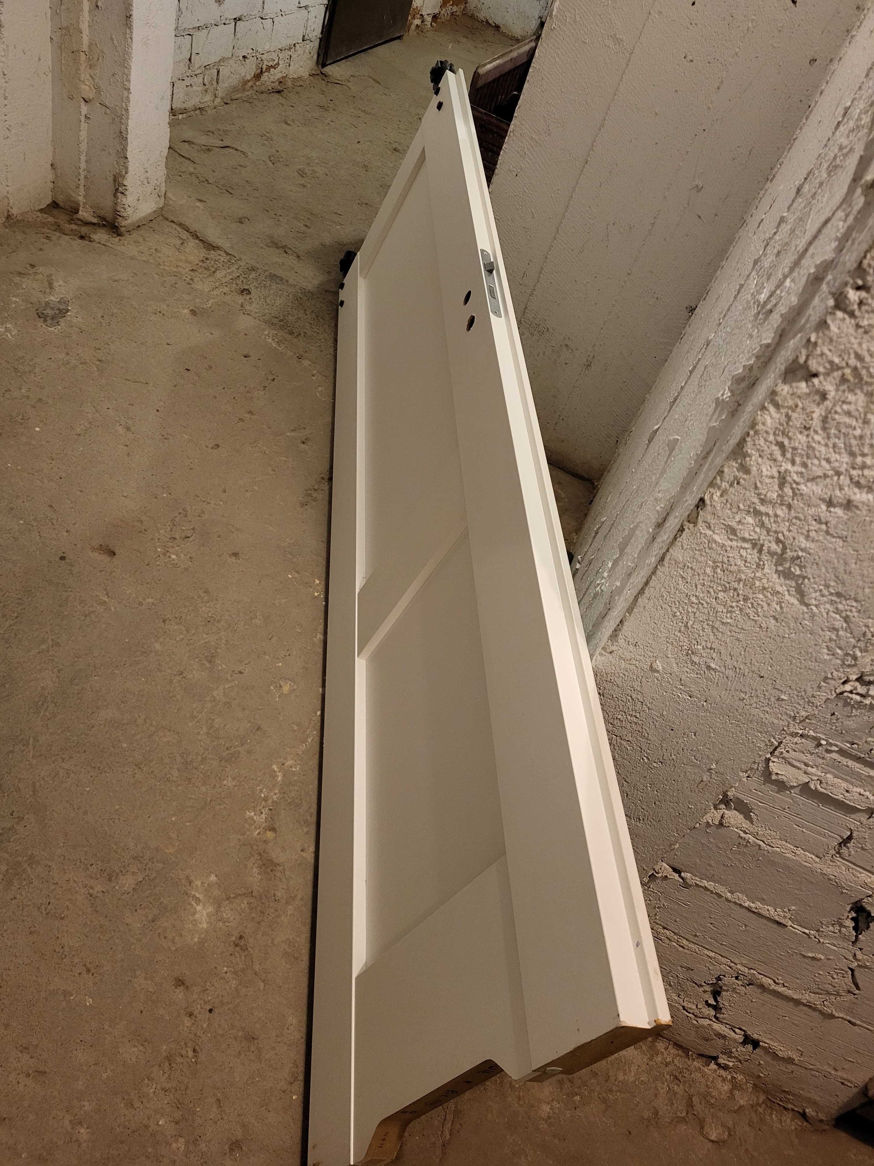 Drzwi prawe 205x64 z prowadnicami i szyną – 50 zł