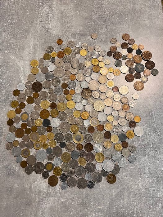 Монети світу колекція