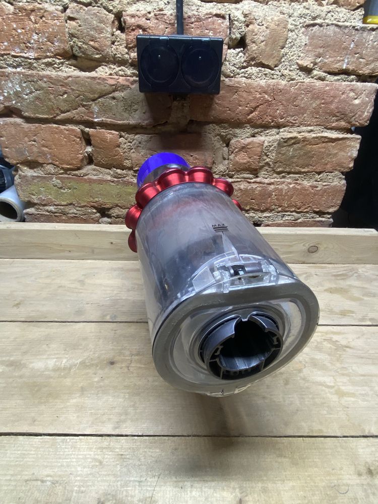 Odkurzacz Dyson v10 baza sprawny
