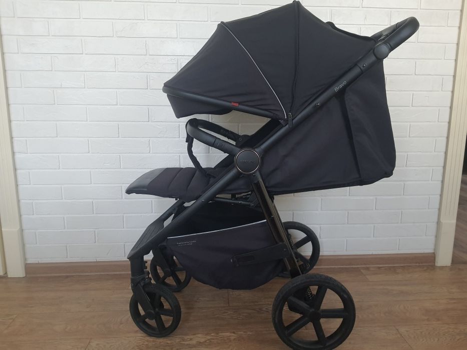 Прогулянкова коляска Carrello Bravo plus