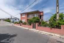 Moradia T8 para venda